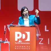 Schlein si candida alla corsa per Palazzo Chigi, «con o senza primarie»