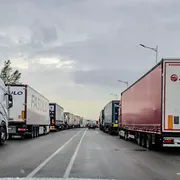 Perché la protesta autonoma dei Tir accomuna autotrasportatori e agricoltori (e spaventa l'industria)