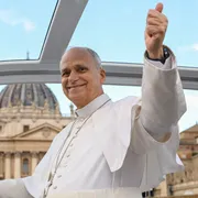 I medici: dopo l'operazione, il Papa non ha bisogno di altre terapie. «Era un tumore ma localizzato»