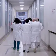 La polizza sanitaria privata ai docenti, un caso che divide e ci interroga