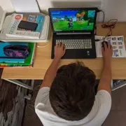 Infanzia e adolescenza, allarme degli esperti in Parlamento: «Quattordicenni iperconnessi e in "ritiro sociale"»
