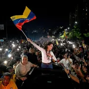 Machado è tornata in Venezuela: la preghiera, il bagno di folla, le aspettative. E le distanze con Trump