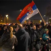 La festa nelle piazze serbe dopo la vittoria della Lista degli Studenti