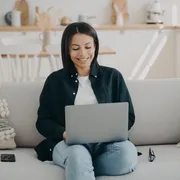 Meno social media, più benessere? Servirebbero più studi, e vanno finanziati