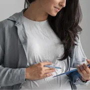 Maternità e studio: come non costringere più le donne a scegliere