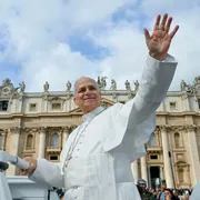 Leone XIV in piazza San Pietro / VATICAN MEDIA