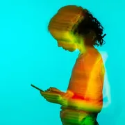 Quei ragazzi soli e attratti dentro il vortice digitale