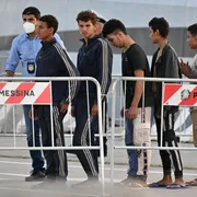 «Proteggerà le frontiere». «No, è come l'Ice». Frontex 2.0 divide i partiti e l'Europa