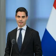 Premier e papà. Con la maternità surrogata