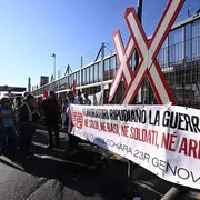Porti chiusi alle navi che trasportano armi: la protesta sbarca in Italia e altri 21 Paesi