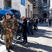 Il giorno dei cento cortei e la strategia del Viminale: «Isolare i violenti»