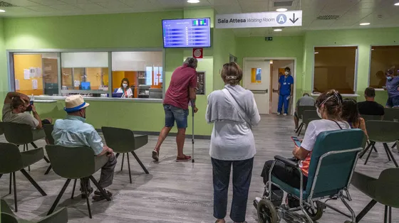 Liste di attesa infinite, medici e pediatri introvabili: la sanità italiana non sta affatto bene