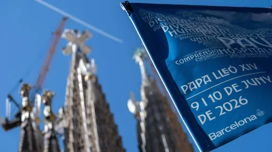 «La pace, la Sagrada Família, i migranti: il Papa in Spagna chiama ad alzare lo sguardo»