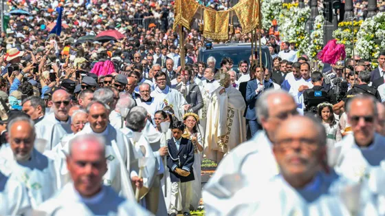 In due milioni con il Papa a Madrid. «Nessuno può inginocchiarsi davanti al Signore e disprezzare il fratello»