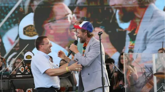 «Ci benedica la vita!»: Rondine chiude “YouTopic Fest” con Jovanotti e il vescovo di Arezzo