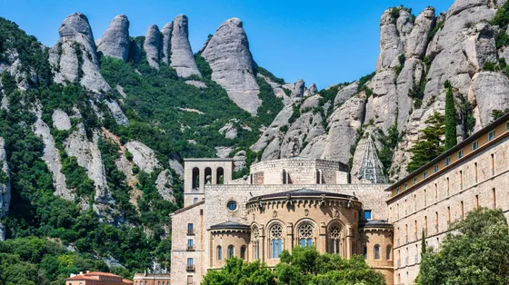 Il Papa a Montserrat. Il vescovo Manuel Nin: «Nei monasteri impariamo a disarmare le mani e il cuore»