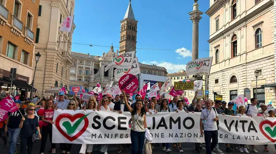 «La vita, il primo dei diritti». Un popolo ha marciato a Roma per custodirla