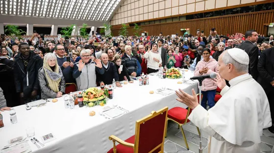 Leone XIV al pranzo con i poveri in Aula Paolo VI lo scorso 16 novembre / SICILIANI
