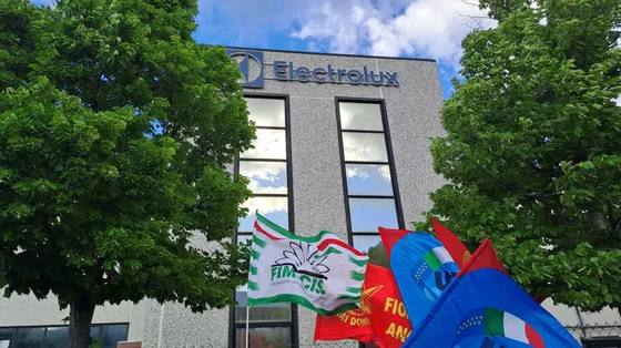 La multinazionale Electrolux congela licenziamenti e chiusure per 50 giorni