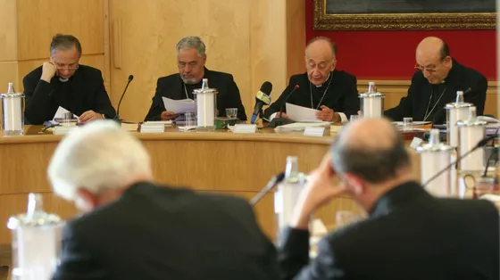 Ruini nel 2005 durante una prolusione al Consiglio permanente della Cei