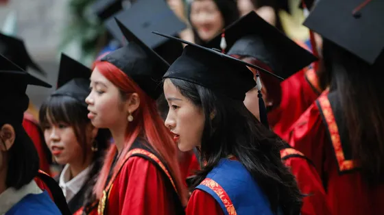 Studentesse tagliano il traguardo delle laure all'Università Renmin di Pechino