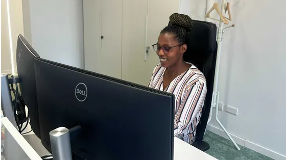 Leah al computer