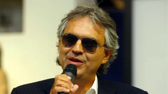 Bocelli premiato per la leadership e la benevolenza insieme a Giulia Lapertosa