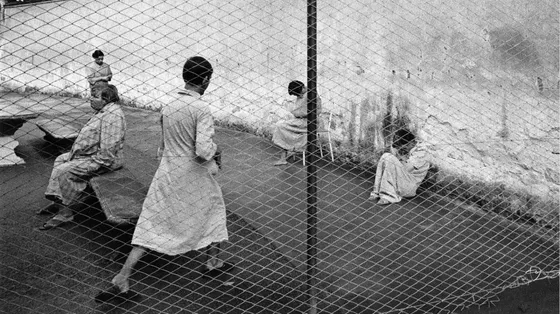 "Morire di classe", le foto di Cerati e Berengo Gardin alla Sapienza. Una storia che interpella il disagio di oggi