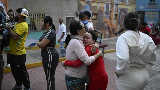 Le persone in strada a Caracas, terrorizzate