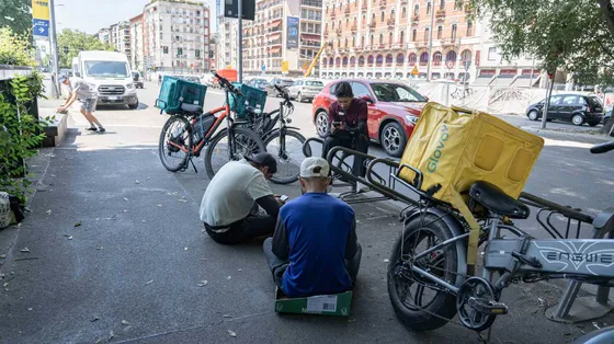 I rider consegnano anche a 40 gradi, le ordinanze regionali restano sulla carta