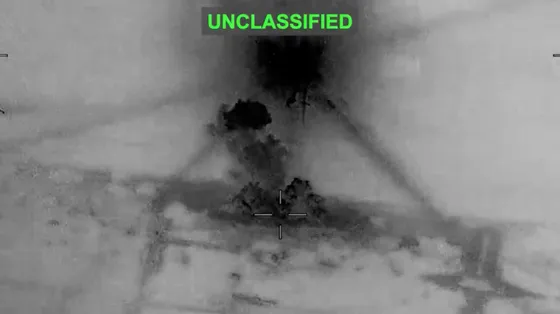 Un fotogramma del video diffuso dal Comando Centrale degli Stati Uniti che mostra i raid Usa su obiettivi iraniani