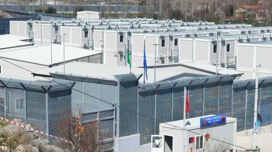 Migranti, deputati Ue: «Ostacolata l'ispezione del centro di Gjader»