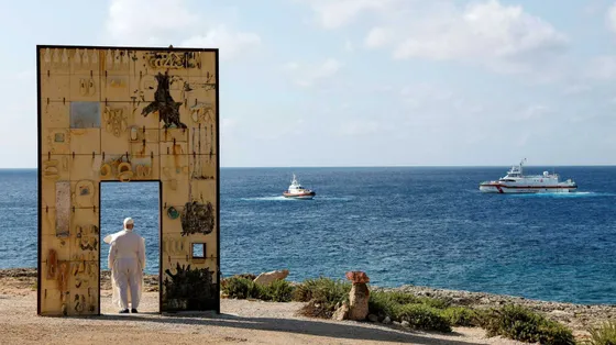 Dalla Porta d'Europa al cimitero dei migranti, le foto del viaggio del Papa a Lampedusa