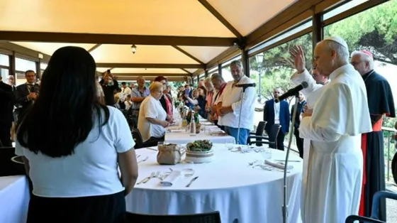 A pranzo con papa Leone a Castel Gandolfo: 200 persone in condizione di vulnerabilità sociale