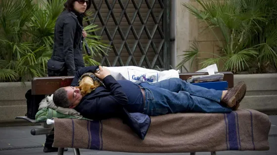 I funerali di Marcus, il clochard morto solo e "accolto" dalla città