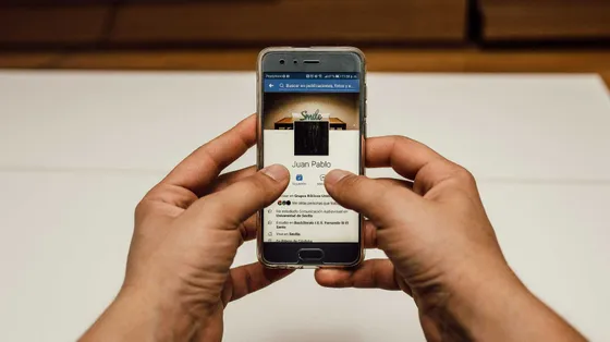L'Ue: Facebook e Instagram danno dipendenza