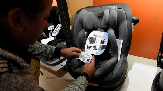 Dispositivi anti-abbandono dei bimbi in auto: cosa c'è da sapere