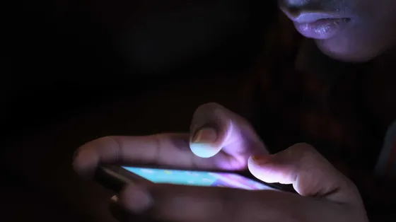 «Voglio disintossicarmi dai social, ma non riesco a farlo»: il paradosso della generazione Z