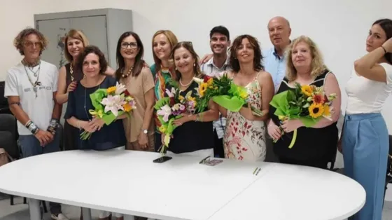 Il prof di religione è andato in pensione. Nel primo giorno da assunto