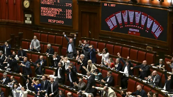 No alle preferenze, maggioranza battuta.
La premier: «Ora serve una riflessione»