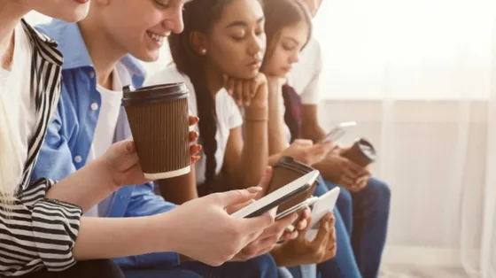La Francia vieta l'accesso ai social agli under 15