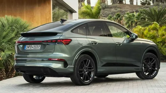 Anche Audi si adegua: sulla Q4 e-tron crescono autonomia e dotazioni, scende il prezzo