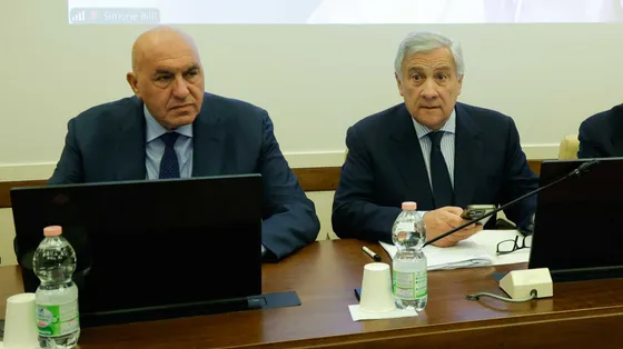 (S-D) Il ministro della Difesa Guido Crosetto e il ministro degli Affari Esteri Antonio Tajani in Commissioni riunite del Senato durante l'informativa sugli esiti del Vertice NATO che si è tenuto ad Ankara, Roma, 28 luglio 2026. ANSA/GIUSEPPE LAMI