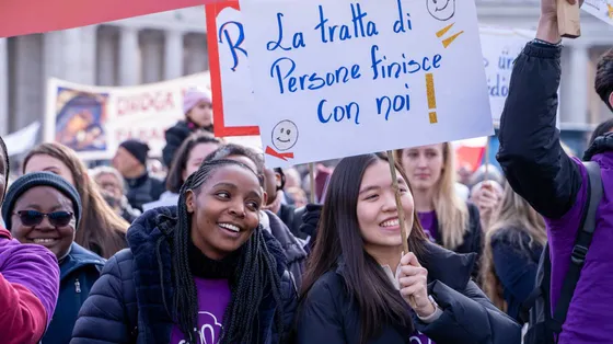 L'attività di sensibilizzazione promossa dai membri della rete di Talitha Kum. Secondo il report diffuso ieri, in tutto il mondo l’anno scorso 50 milioni di persone sono cadute nella rete della tratte di esseri umani
