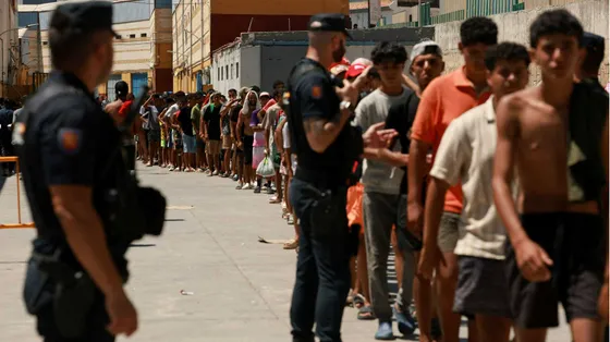 La Spagna intima all'Italia di eliminare i controlli alle frontiere. Meloni: no a ultimatum