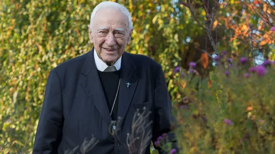 Dono da amare, non ideologia da difendere.
Il Concilio di Bettazzi, vescovo del sorriso