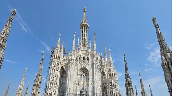 Un ponteggio aereo di 60 metri per restaurare il tiburio del Duomo