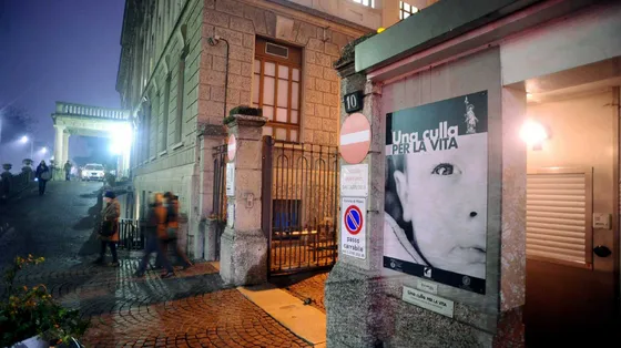 Le suore trovano una bimba nella Culla per la Vita e la chiamano Maria Stella