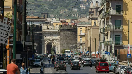 Sulle targhe straniere a Napoli ora la Polonia chiede il conto