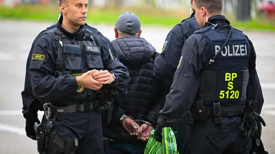 I profughi da trasferire, i numeri sulle riammissioni: perché la Germania ha aperto il caso Italia